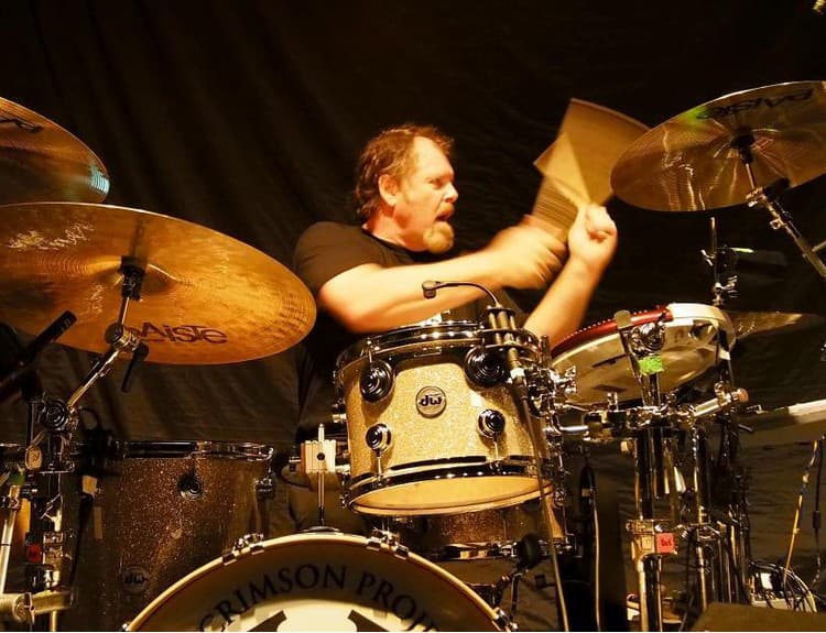 David Kollar v novembri prinesie na Slovensko bubeníka kapely King Crimson