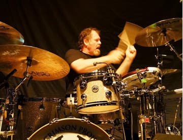David Kollar v novembri prinesie na Slovensko bubeníka kapely King Crimson