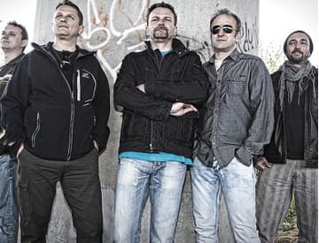 Rockeri zo skupiny AYA spievajú v novinke Čiary o nevysvetliteľnej príťažlivosti