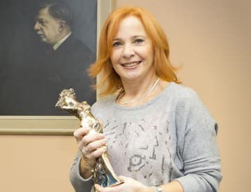 Kamila Magálová si dodatočne prevzala cenu SOZA pre svojho starého otca