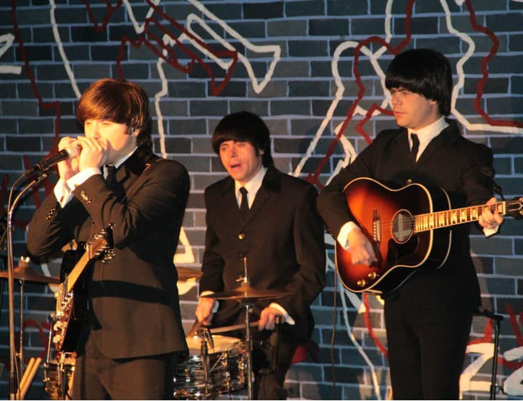 The Backwards sú na turné: Prežite pravé Vianoce s piesňami The Beatles! 