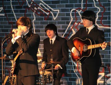 The Backwards sú na turné: Prežite pravé Vianoce s piesňami The Beatles! 