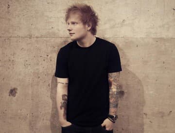 Pražský koncert Eda Sheerana sa pre veľký záujem presúva do Tipsport arény 