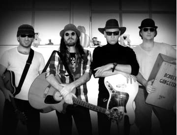 Akustickí gangstri vtrhli na slovenskú scénu, prvý koncert odohrajú už zajtra Akustickí gangstri vtrhli na slovenskú scénu, prvý koncert odohrajú už zajtra