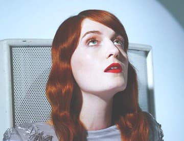 Jeden týždeň, dva videoklipy: Florence and the Machine sú späť a znejú úžasne!