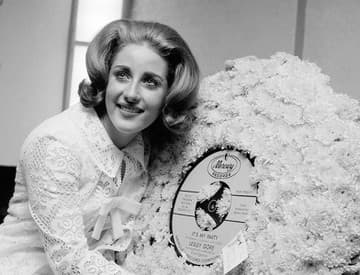 Zomrela speváčka Lesley Gore. S týmto "párty hitom" v roku 1963 dobyla svet