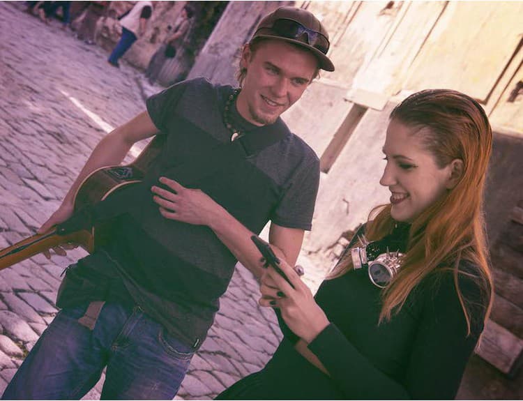 Gonsofus v novom klipe z ulíc Bratislavy ukázali, ako sa kreslí hudba