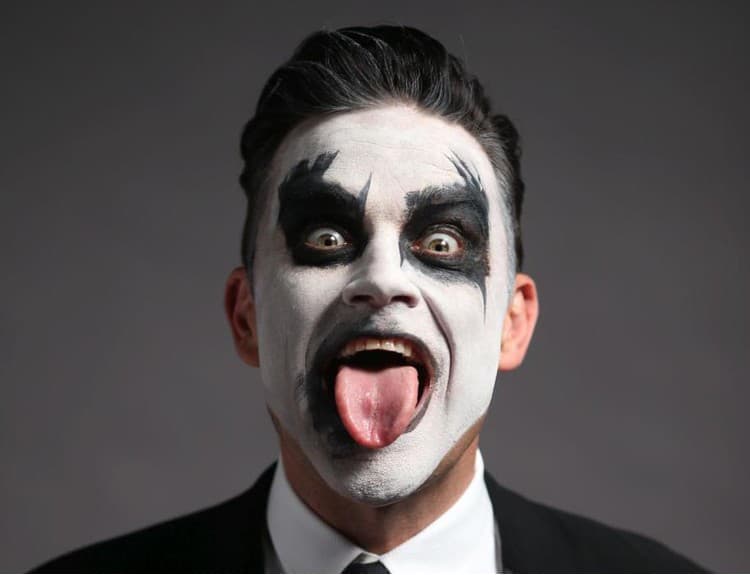 Robbie Williams v Bratislave už o tri týždne! Prinesie aj sesterské trio Baskery