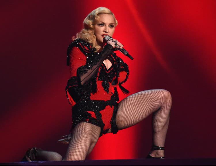 Madonna prekvapila: Nový singel zaspievala naživo a v doprovode Taylor Swift