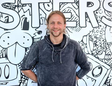 Tomáš Klus zverejnil videoklip Přeju Ti, objavila sa v ňom aj Ewa Farna Tomáš Klus zverejnil videoklip Přeju Ti, objavila sa v ňom aj Ewa Farna