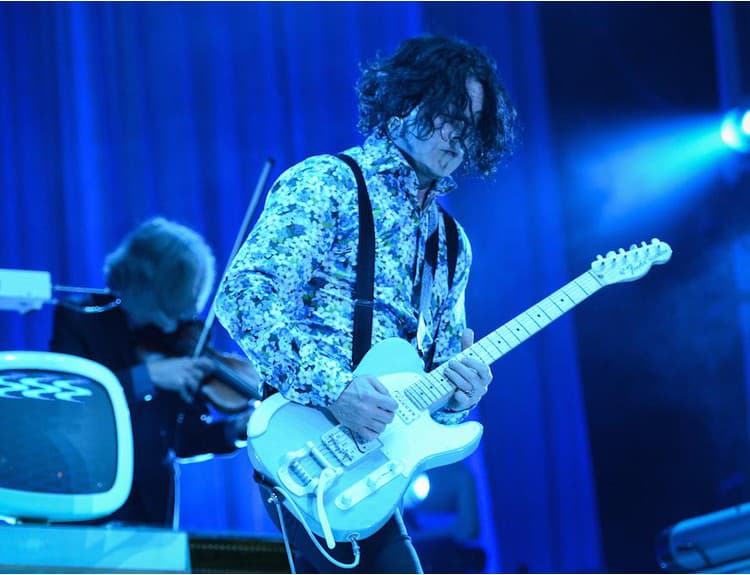 Jack White si po trojdolárovom akustickom turné dá koncertnú pauzu