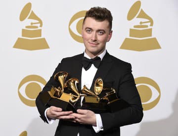 Sam Smith zrušil koncerty pre krvácanie do hlasiviek