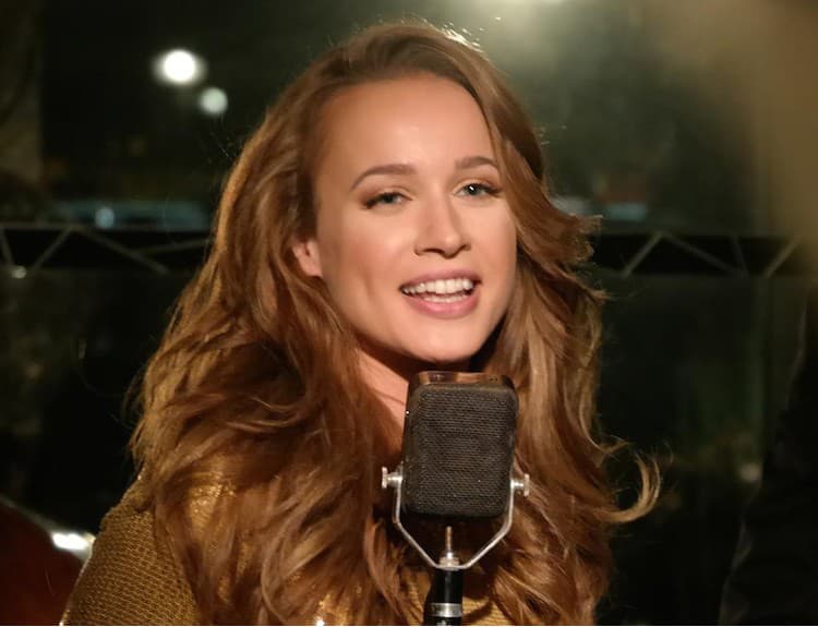 VIDEO: Každý chlap má byť Number one, spieva Kristína v "bondovskej" novinke
