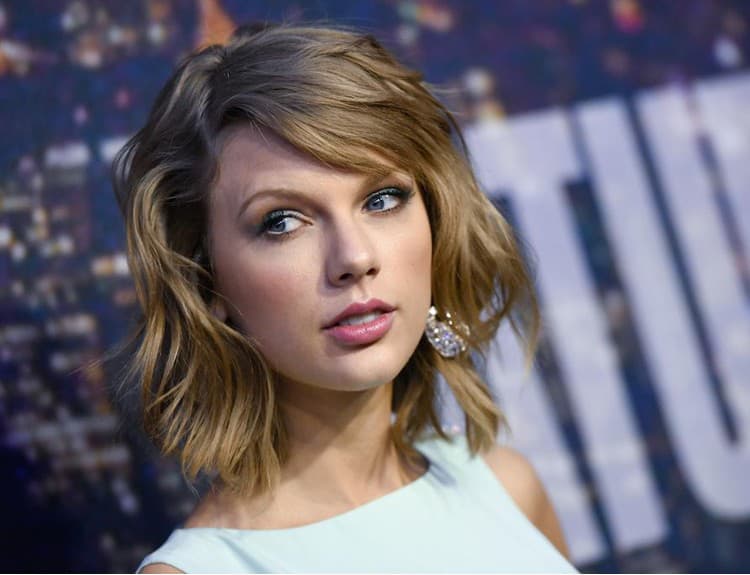 Taylor Swift na Billboard Music Awards odpremiéruje akčný klip plný hviezd