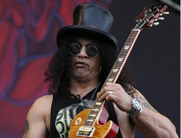 Slash nevylučuje, že by ešte koncertoval s Guns N' Roses Slash nevylučuje, že by ešte koncertoval s Guns N' Roses