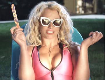 Britney objavila nové dno: Videoklip Pretty Girls je plný afektu a trápneho humoru Britney objavila nové dno: Videoklip Pretty Girls je plný afektu a trápneho humoru
