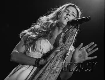 Joss Stone prekvapila tanečným singlom The Answer s karibským feelingom