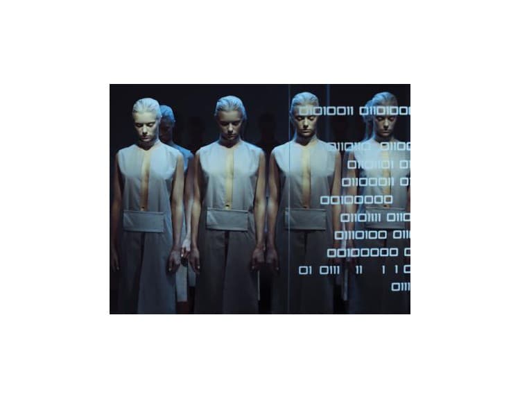 Paranoja kapely Muse pokračuje: V novom videu sa obáva klonovania