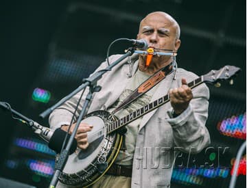 Ivan Mládek a Banjo Band zvalcujú Žákovic Open vtipom a veselou hudbou