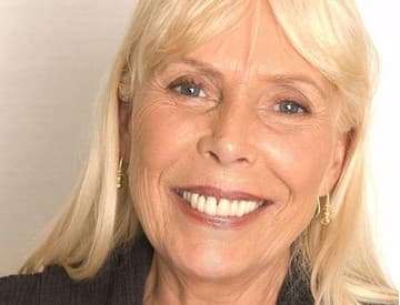 Stav Joni Mitchell sa postupne zlepšuje Stav Joni Mitchell sa postupne zlepšuje
