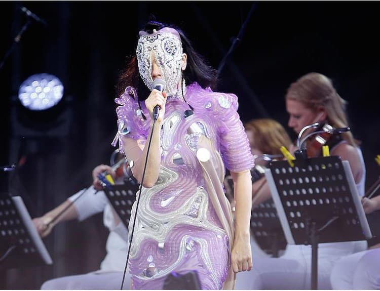 Hmyz a pyrotechnika: Björk na Pohode predstavila netradičnú krásu