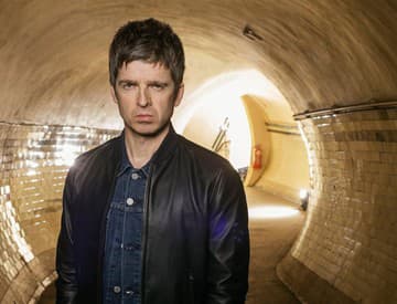 Noel Gallagher zverejnil videoklip k piesni, ktorú dokončoval 23 rokov Noel Gallagher zverejnil videoklip k piesni, ktorú dokončoval 23 rokov