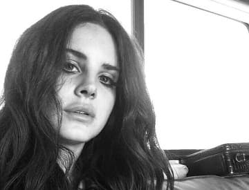Vypočujte si emotívnu novinku Honeymoon od Lany Del Rey Vypočujte si emotívnu novinku Honeymoon od Lany Del Rey