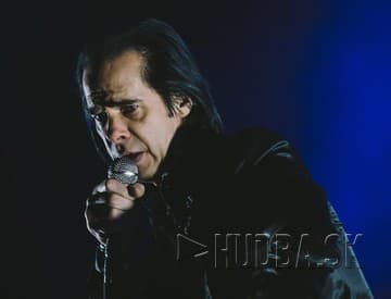 Nick Cave prišiel o syna, 15-ročný Arthur zomrel po páde z útesu