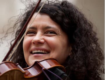 Iva Bittová a Mucha Quartet predstavia unikátny projekt Slovenské spevy Iva Bittová a Mucha Quartet predstavia unikátny projekt Slovenské spevy