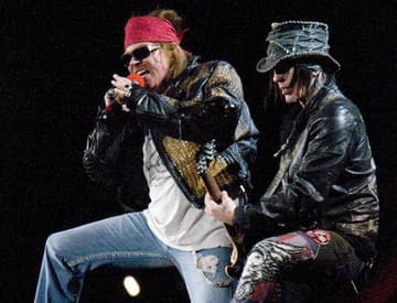 Gitarista DJ Ashba odišiel z Guns N' Roses. Uvoľnil miesto pre Slasha? Gitarista DJ Ashba odišiel z Guns N' Roses. Uvoľnil miesto pre Slasha?