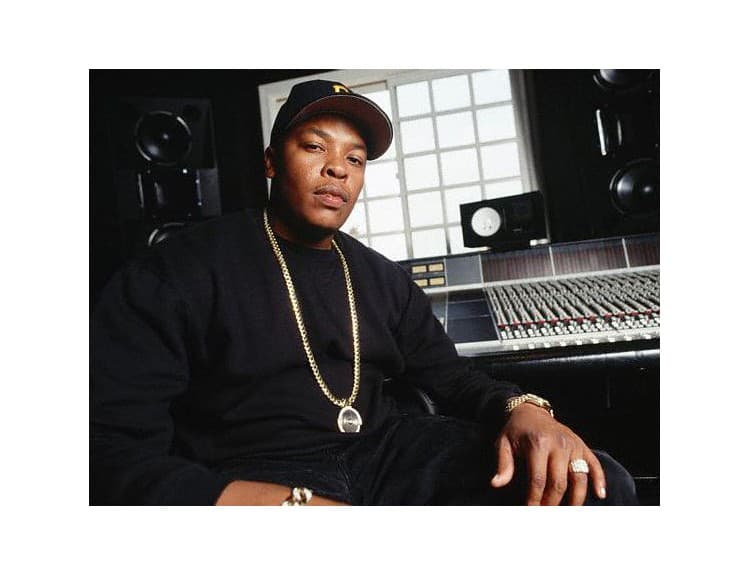Týždeň v hip-hope: Dr. Dre vydá po 16 rokoch album, späť sú aj Public Enemy 