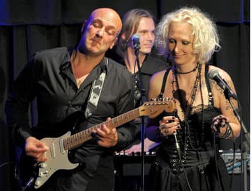 Gitarista Henry Tóth sa nevie dočkať bratislavského koncertu Joea Satrianiho Gitarista Henry Tóth sa nevie dočkať bratislavského koncertu Joea Satrianiho