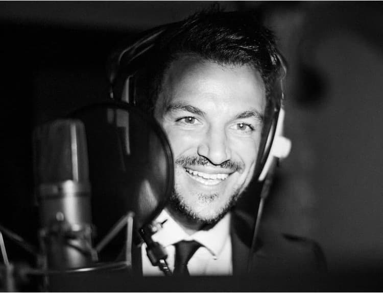 Peter Andre na novom albume vzdá poctu speváckym velikánom