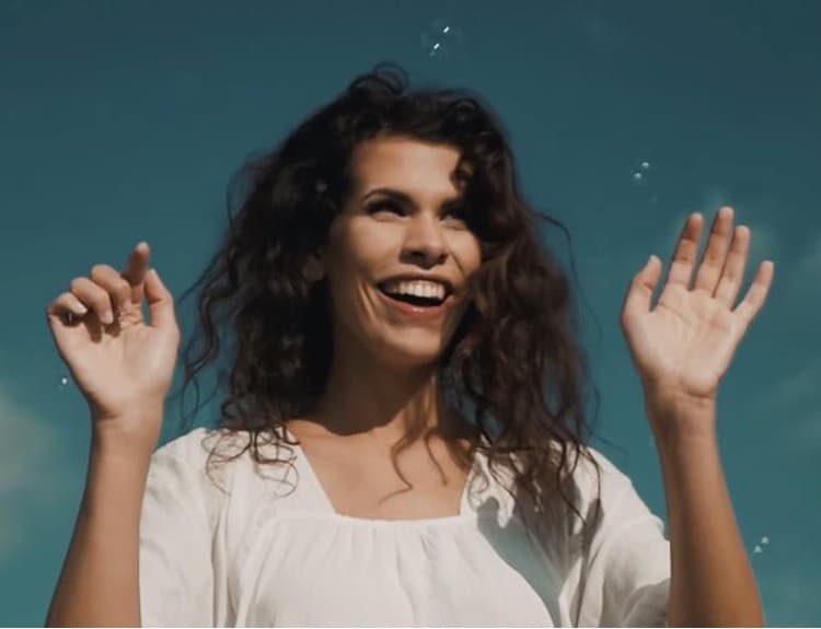 VIDEO: VeronikaS v prvom slovenskom singli spojila tradičné s moderným