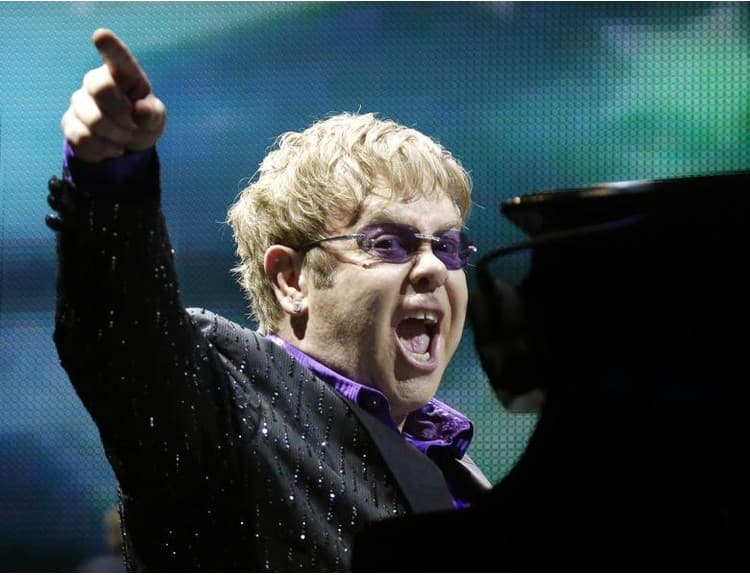 Elton John vydá vo februári nový album, vypočujte si prvý singel Looking Up
