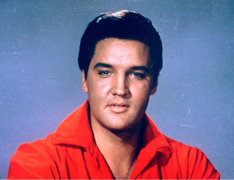 Elvis Presley dvanástykrát dobyl UK Chart. Vypočujte si jeho hity s orchestrom