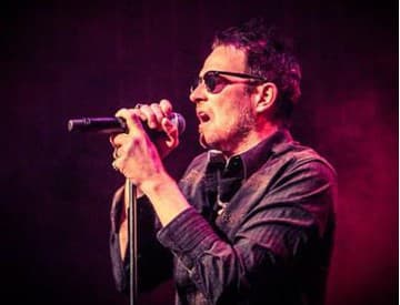 Zomrel Scott Weiland, bývalý spevák kapely Stone Temple Pilots Zomrel Scott Weiland, bývalý spevák kapely Stone Temple Pilots