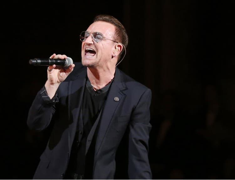 VIDEO: Bono, Hozier či Glen Hansard vystúpili na Štedrý deň na ulici v Dubline