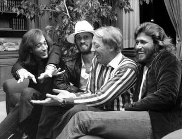 Zomrel niekdajší manažér Bee Gees a Cream Robert Stigwood Zomrel niekdajší manažér Bee Gees a Cream Robert Stigwood