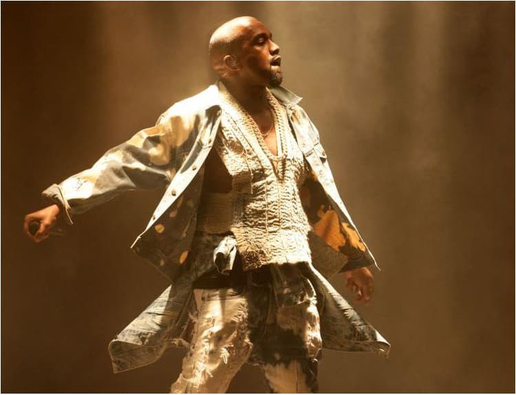 Kanye West zmenil názov albumu a pridal jedenástu skladbu
