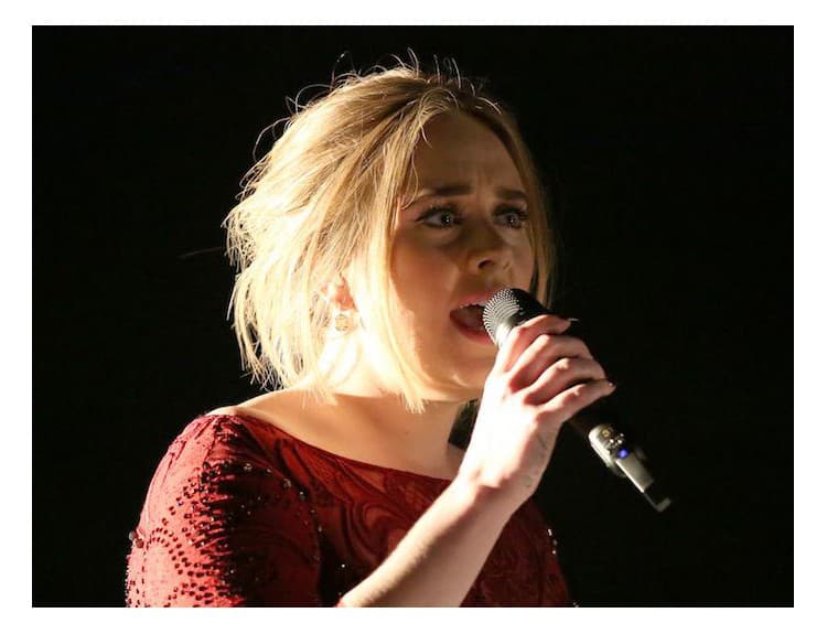 Adele po problémoch na Grammy plakala celý deň, pozrite si jej reparát