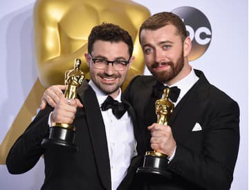 Sam Smith zažil počas Oscarov "najhorší moment v živote". Môže za to banán?