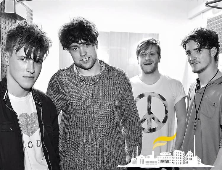 Za smrť hudobníkov z kapely Viola Beach môže zrejme šofér