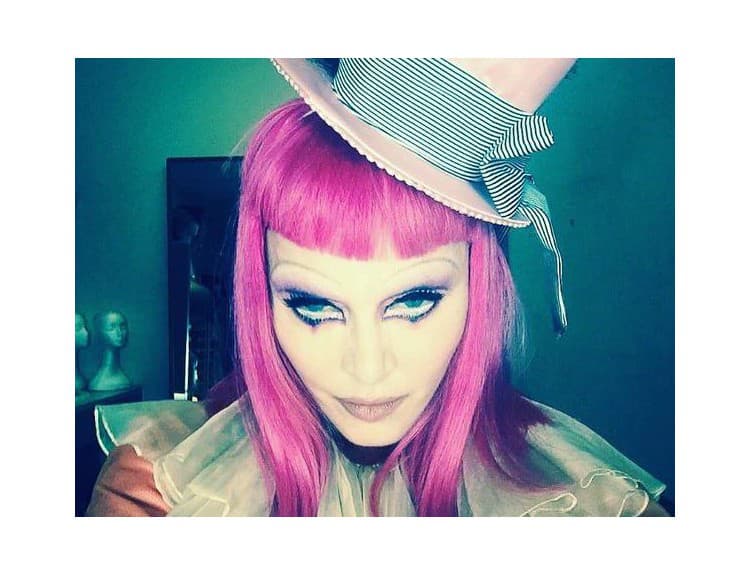 Madonna v Austrálii vystupovala ako klaun, obvinili ju z užívania drog