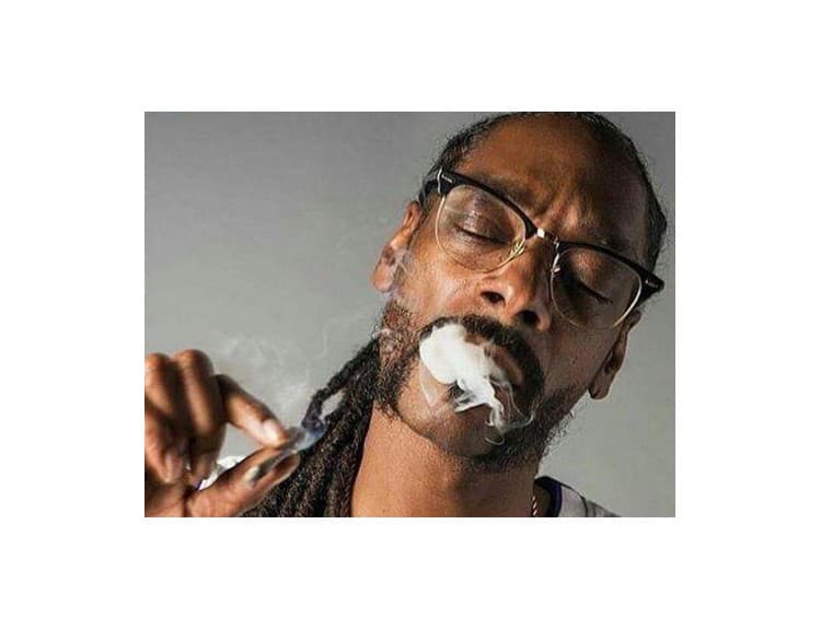 Môže za to marihuana? Snoop Dogg sa namiesto Bogoty "ocitol" v Rumunsku 