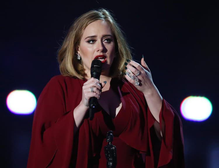 VIDEO: Pozrite si, ako Adele spievala na počesť obetí terorizmu v Bruseli