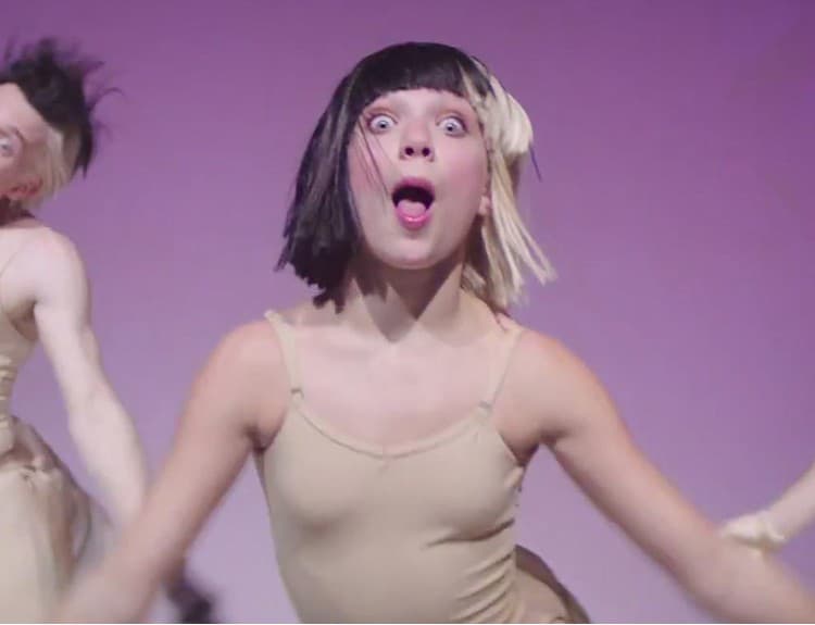 VIDEO: Sia má opäť klip s tanečnicou Maddie Ziegler, vychutnajte si jej talent
