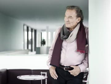 Karel Gott sa po liečbe rakoviny zotavuje, užíva si chvíle s rodinou a maľuje