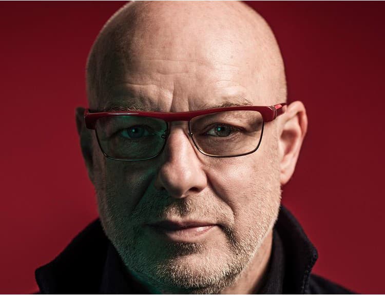 Kráľ ambientu Brian Eno zverejnil 21-minútovú skladbu The Ship