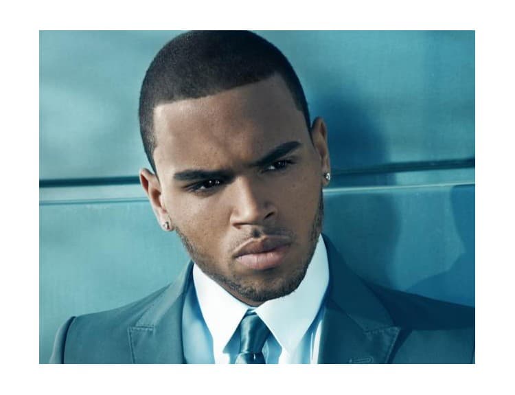 Po napadnutí Rihanny som zvažoval samovraždu, tvrdí Chris Brown